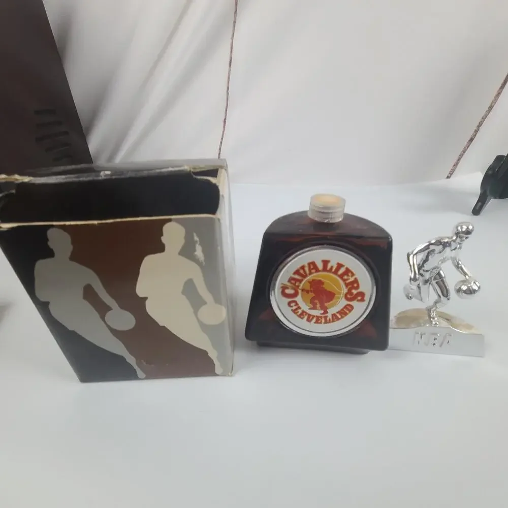Avon NBA Vintage Decanter Wild Country After Shave Cleveland Cavaliers 6 Fl oz‎